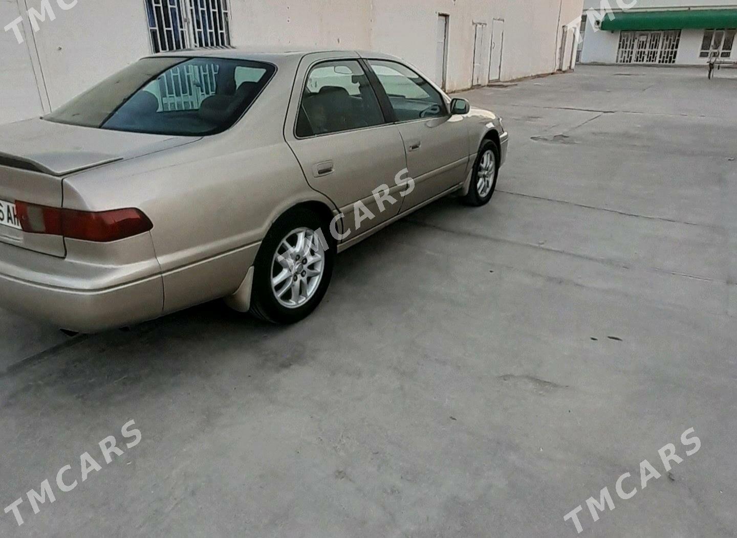 Toyota Camry 1999 - 100 000 TMT - Теджен - img 4