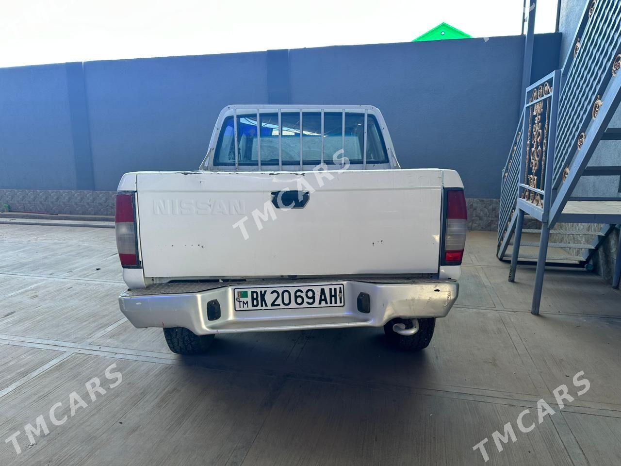 Nissan Navara 2001 - 55 000 TMT - Серахс - img 5