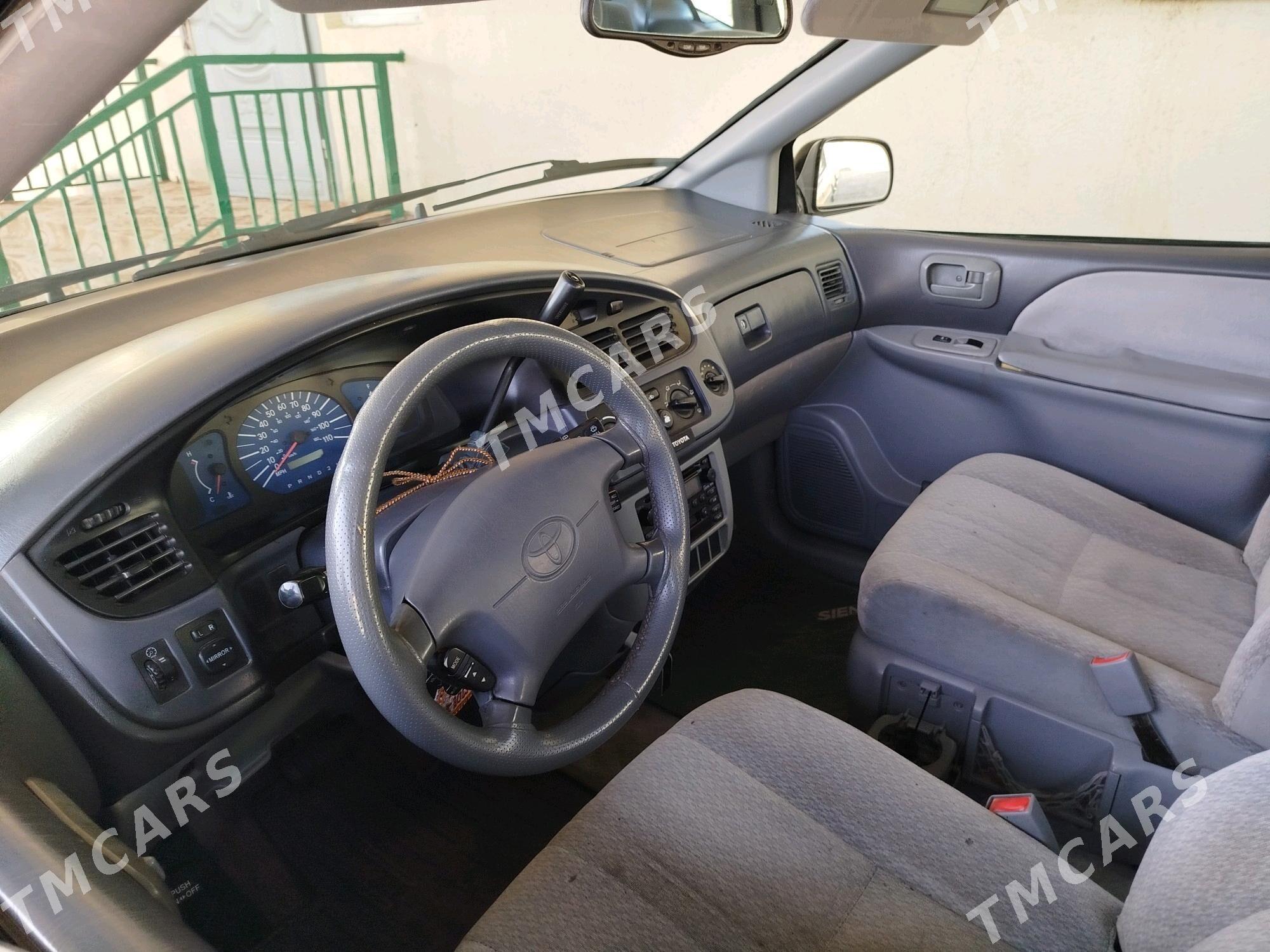 Toyota Sienna 2002 - 130 000 TMT - Mary - img 9