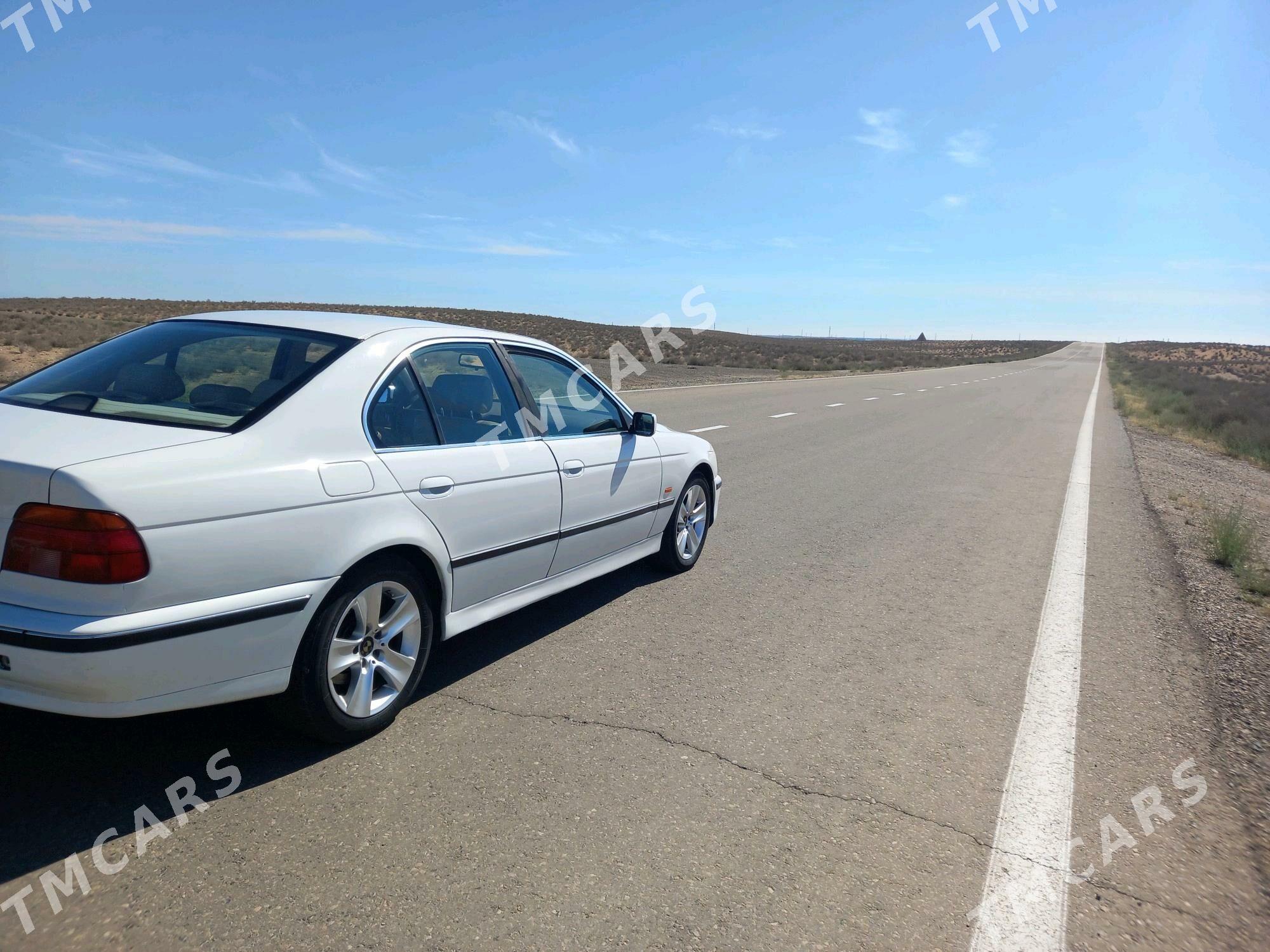 BMW E39 1997 - 70 000 TMT - Türkmenbaşy - img 5