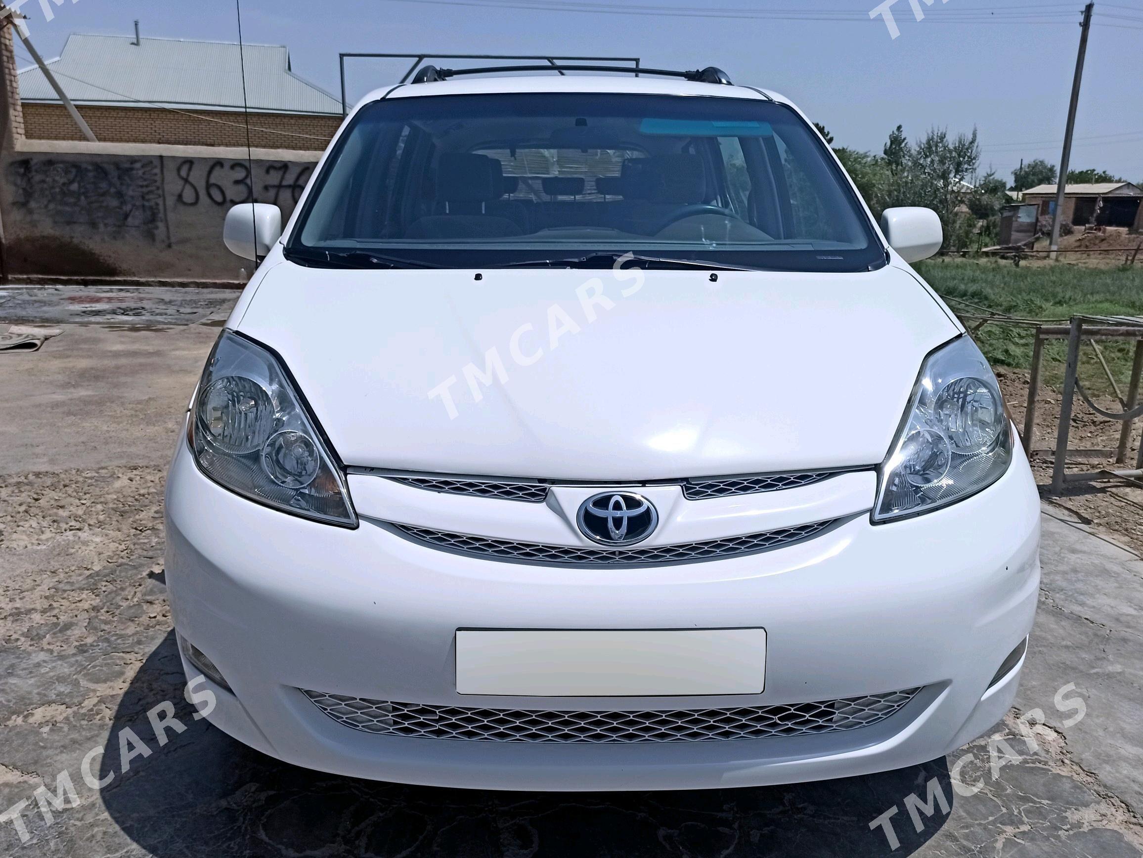 Toyota Sienna 2007 - 170 000 TMT - Мары - img 5