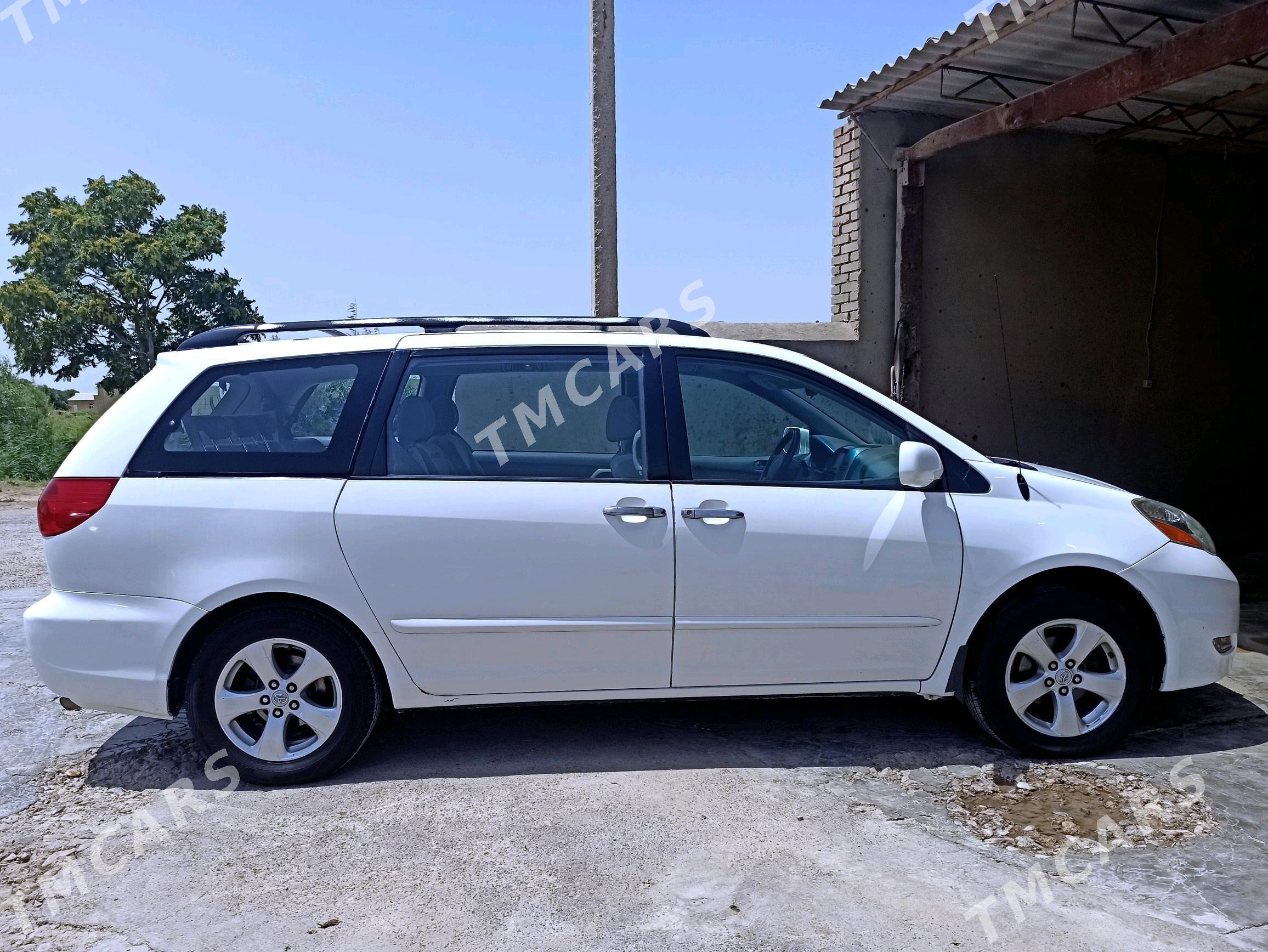 Toyota Sienna 2007 - 170 000 TMT - Мары - img 7