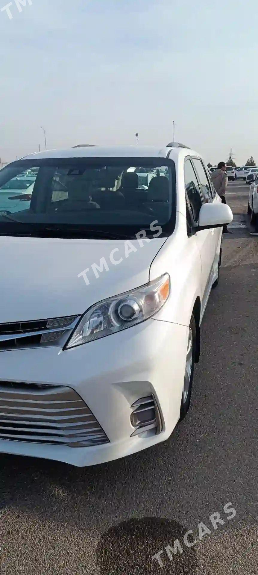 Toyota Sienna 2019 - 350 000 TMT - Ашхабад - img 2