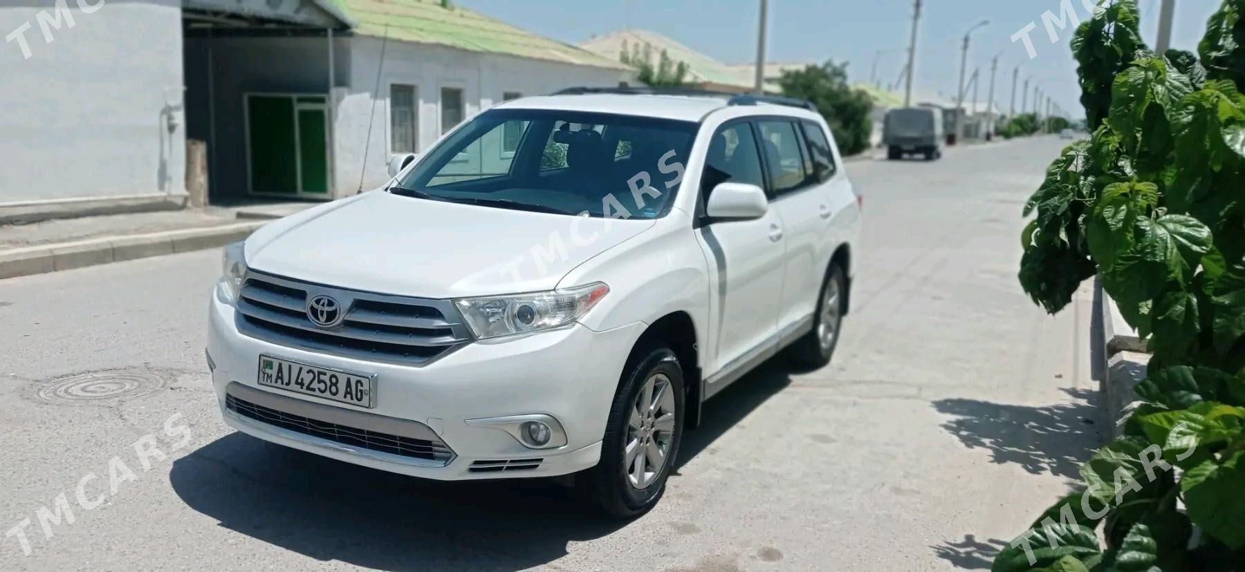 Toyota Highlander 2011 - 268 000 TMT - Бузмеин - img 3