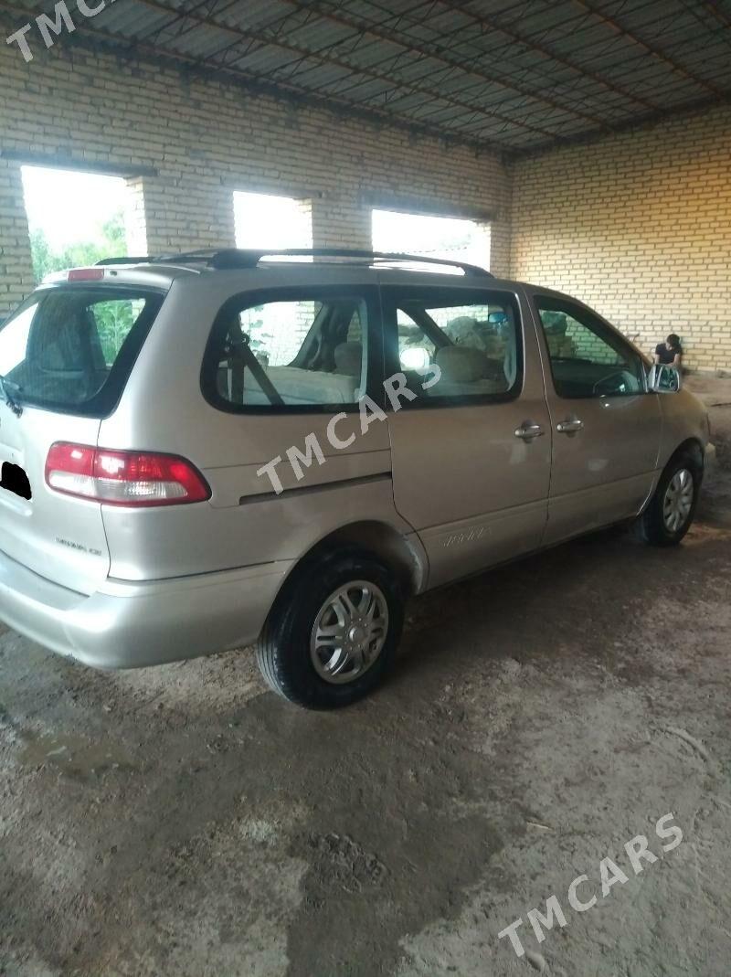 Toyota Sienna 2002 - 130 000 TMT - Саят - img 5