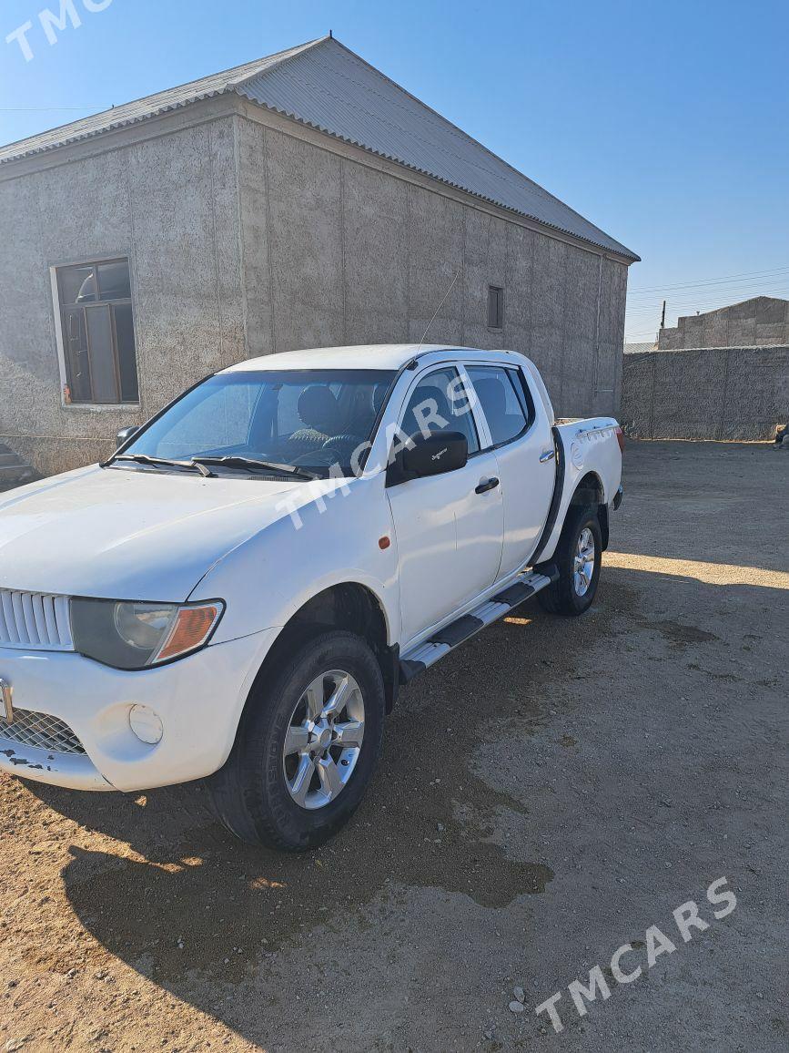 Mitsubishi L200 2007 - 70 000 TMT - Гумдаг - img 3