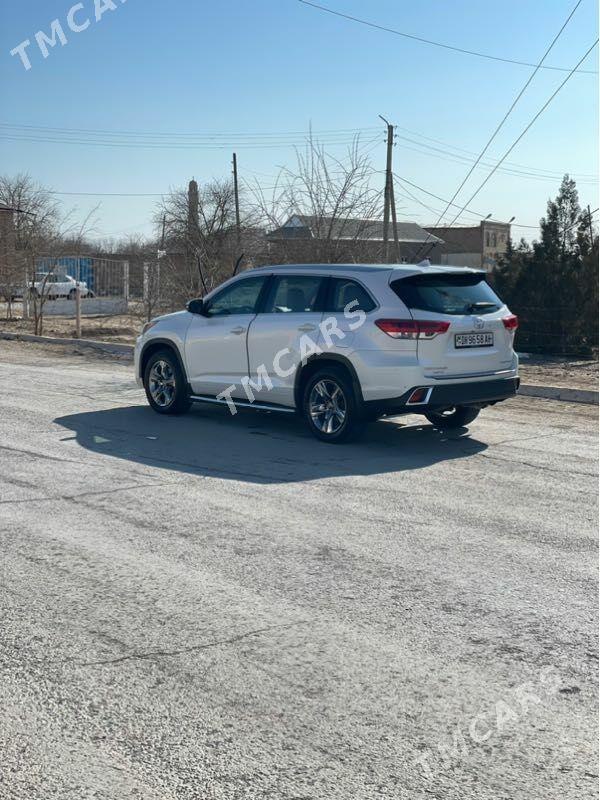 Toyota Highlander 2019 - 550 000 TMT - Серахс - img 4