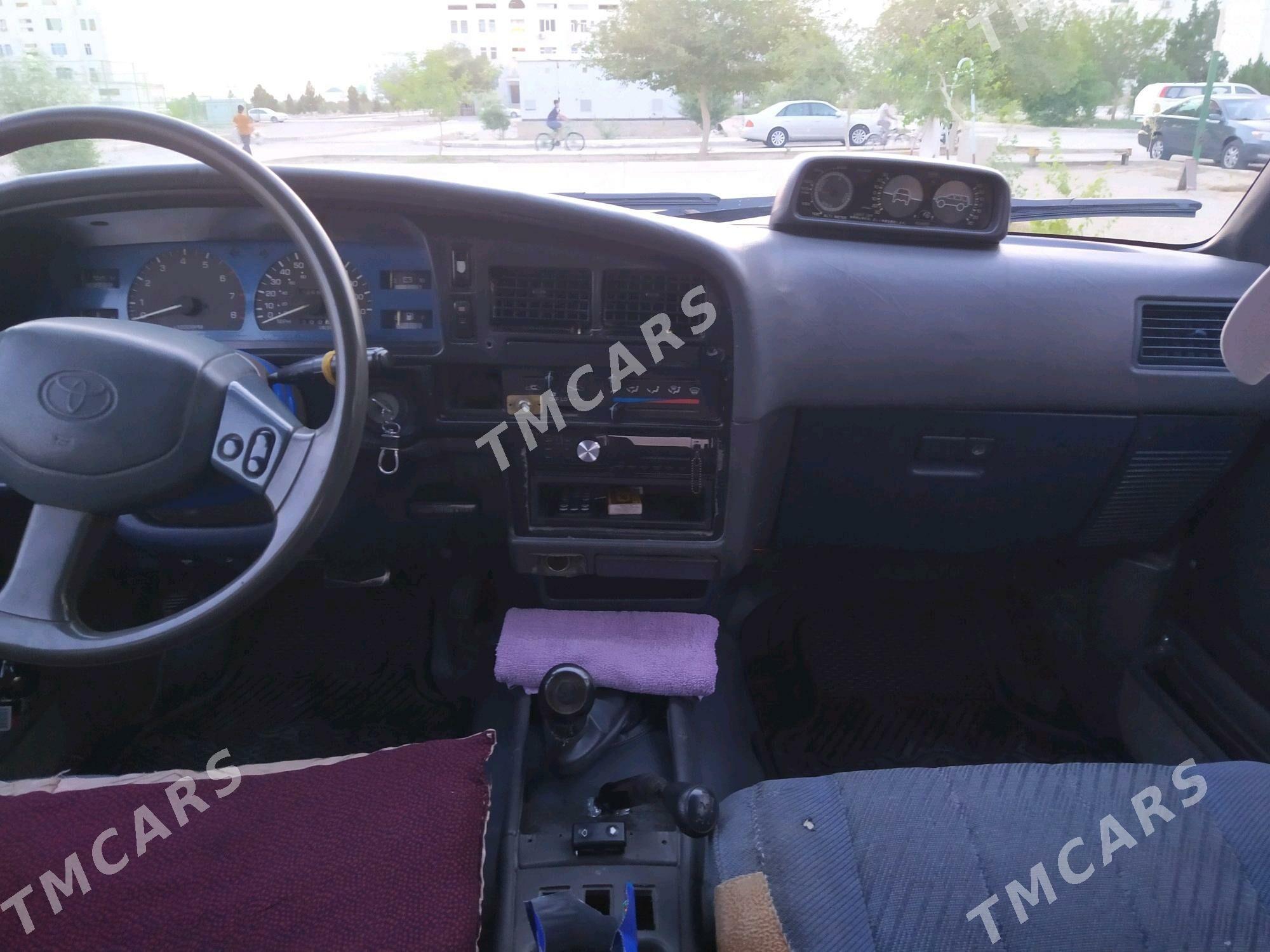 Toyota 4Runner 1995 - 40 000 TMT - Балканабат - img 3