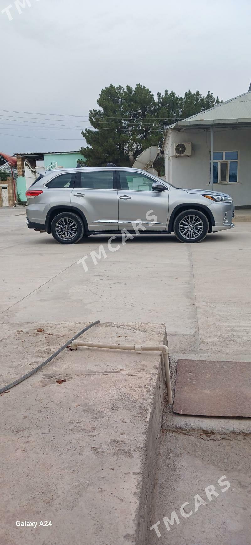 Toyota Highlander 2019 - 500 000 TMT - Кака - img 9