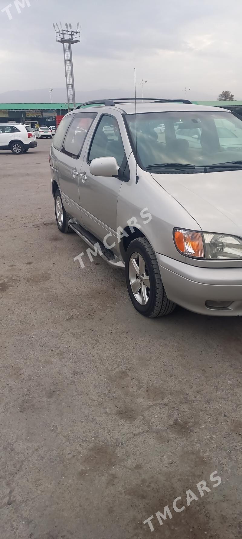 Toyota Sienna 2001 - 140 000 TMT - Бедев - img 4