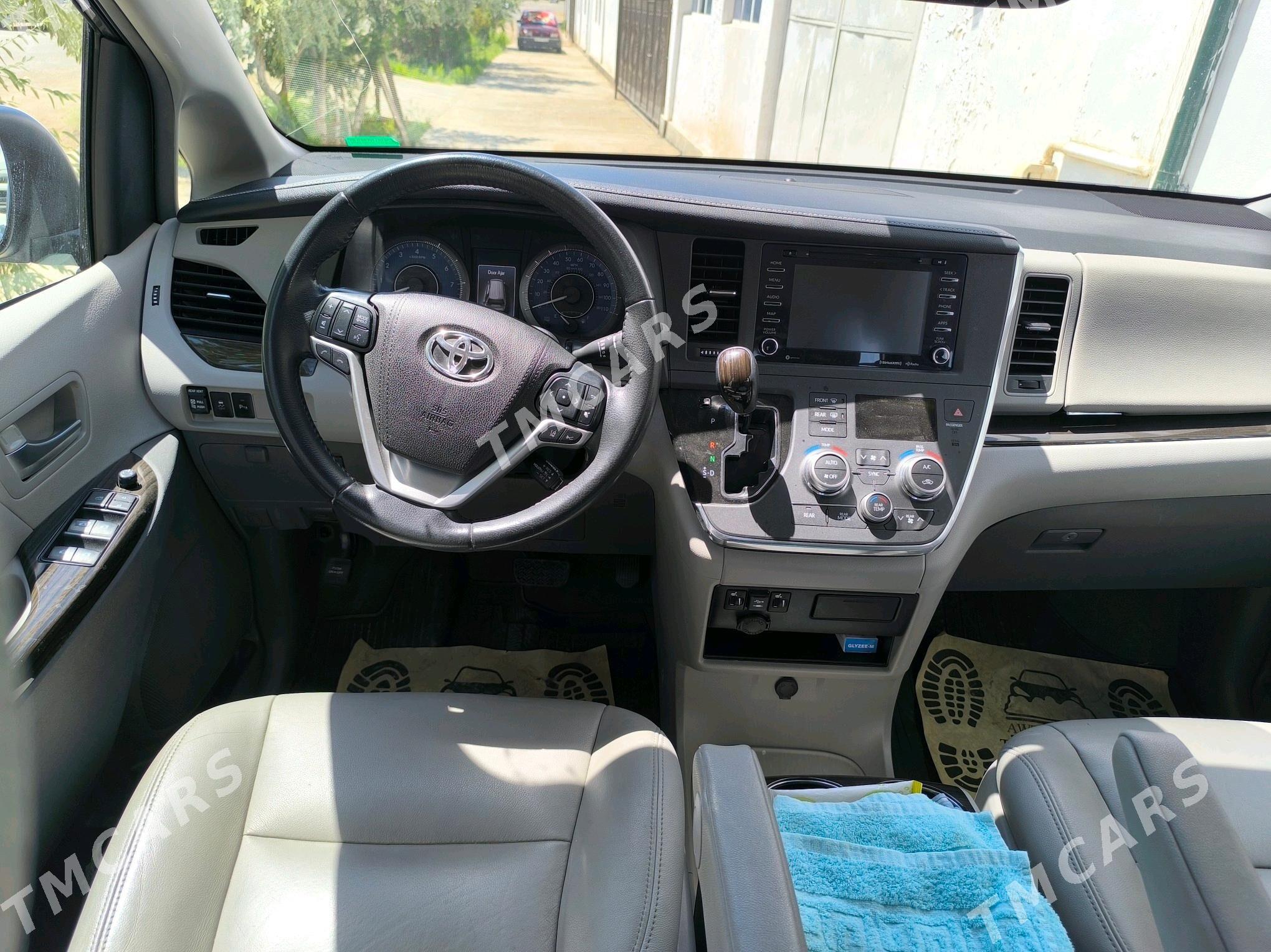 Toyota Sienna 2019 - 450 000 TMT - Şabat etr. - img 5