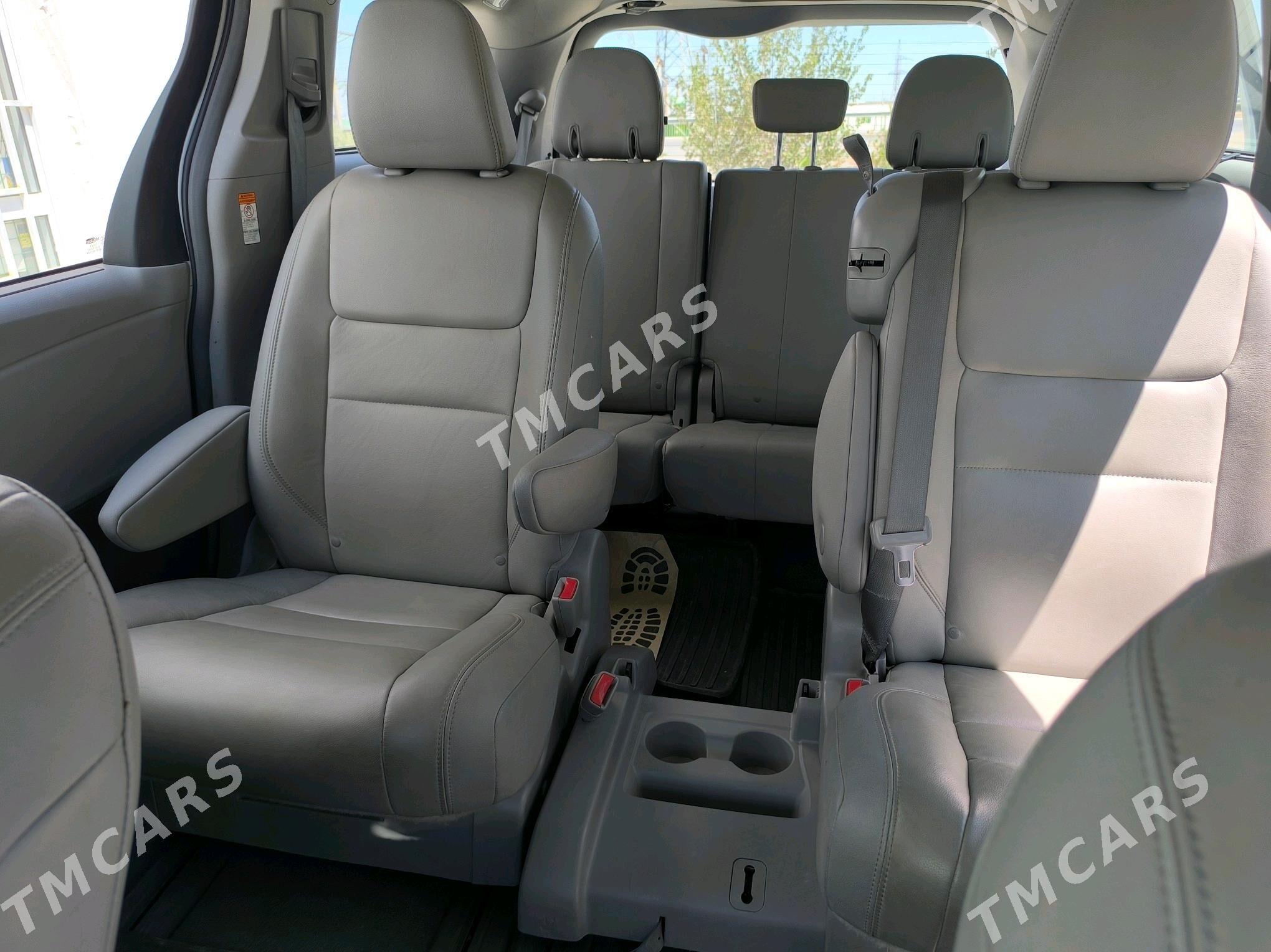 Toyota Sienna 2019 - 450 000 TMT - Şabat etr. - img 6