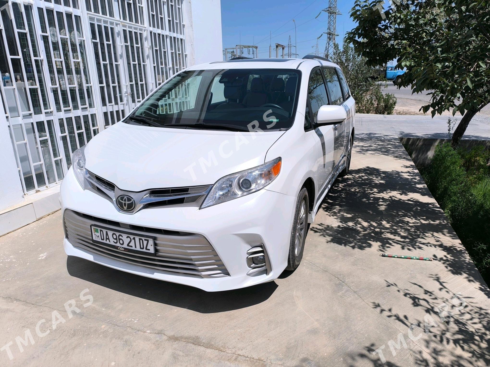 Toyota Sienna 2019 - 450 000 TMT - Şabat etr. - img 7