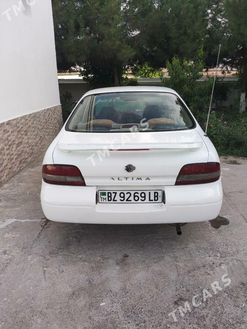 Nissan Altima 1996 - 50 000 TMT - Çärjew - img 2