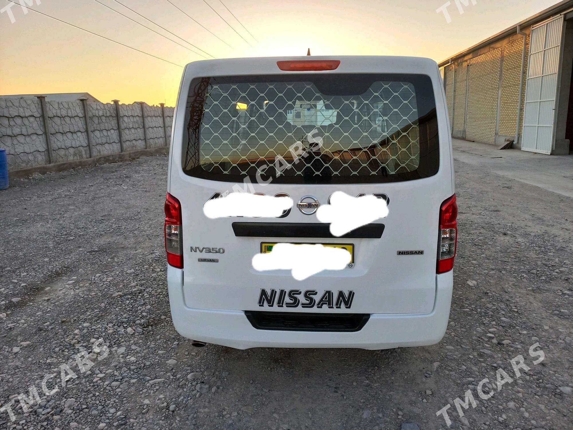 Nissan Urvan 2018 - 290 000 TMT - Мары - img 2