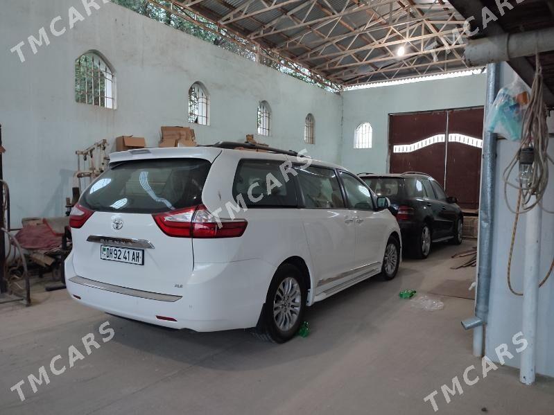 Toyota Sienna 2018 - 440 000 TMT - Бахарден - img 5