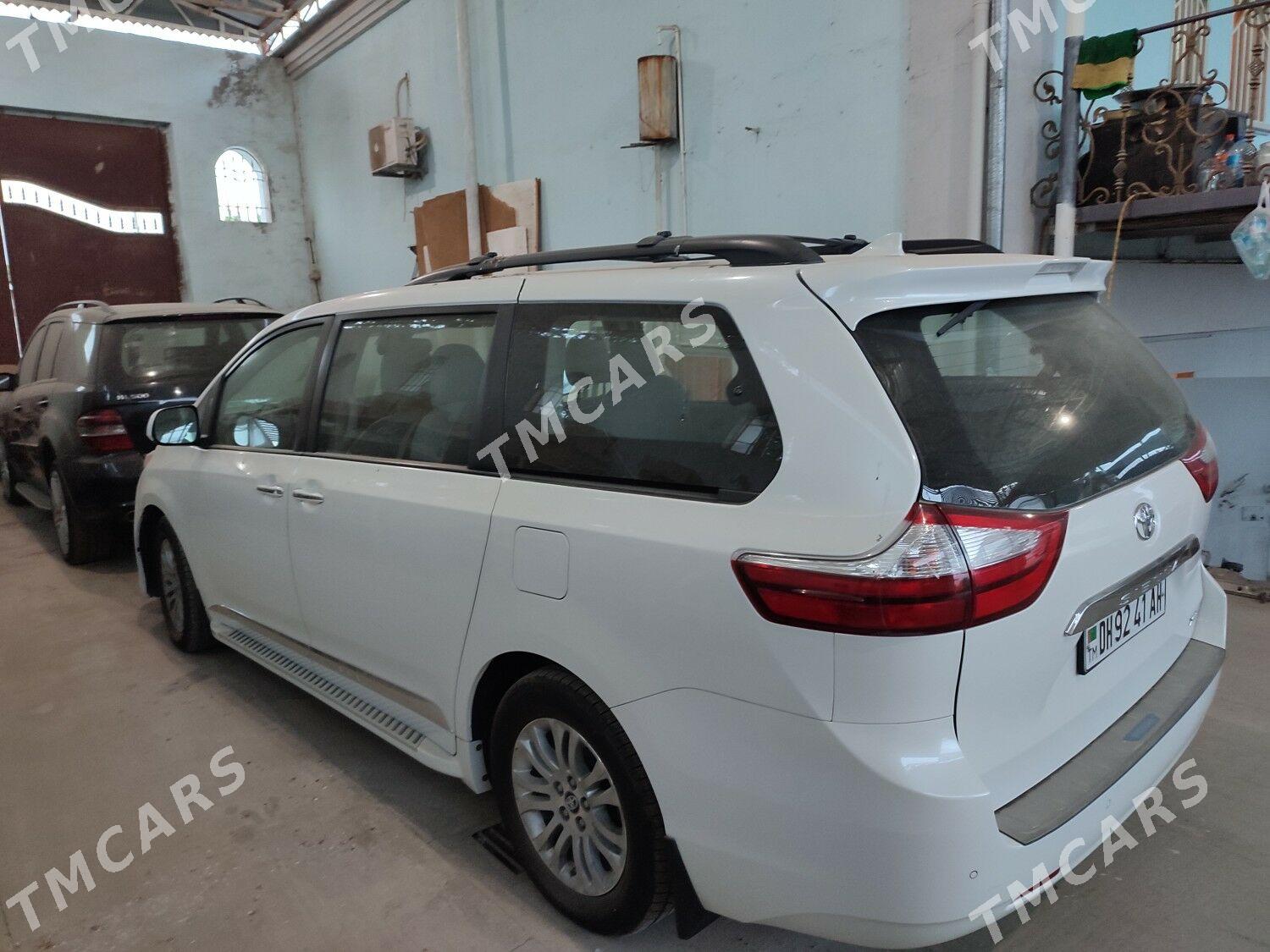 Toyota Sienna 2018 - 440 000 TMT - Bäherden - img 4