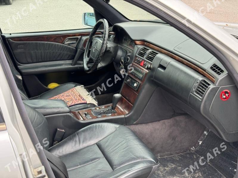 Mercedes-Benz E320 1997 - 68 000 TMT - Ашхабад - img 4