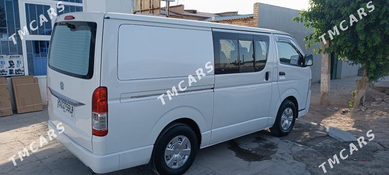 Toyota Hiace 2006 - 220 000 TMT - Гарабекевюл - img 4