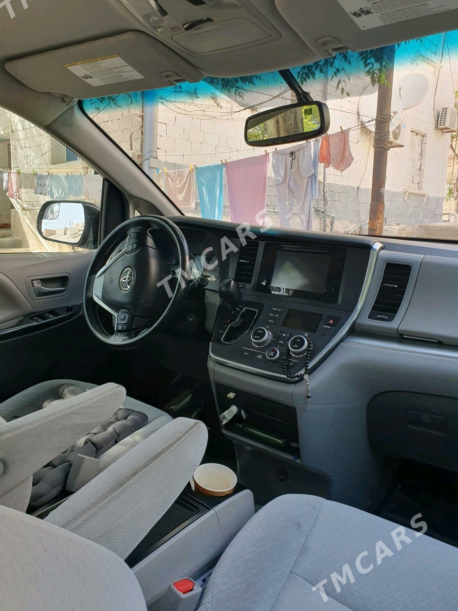 Toyota Sienna 2016 - 315 000 TMT - Aşgabat - img 3