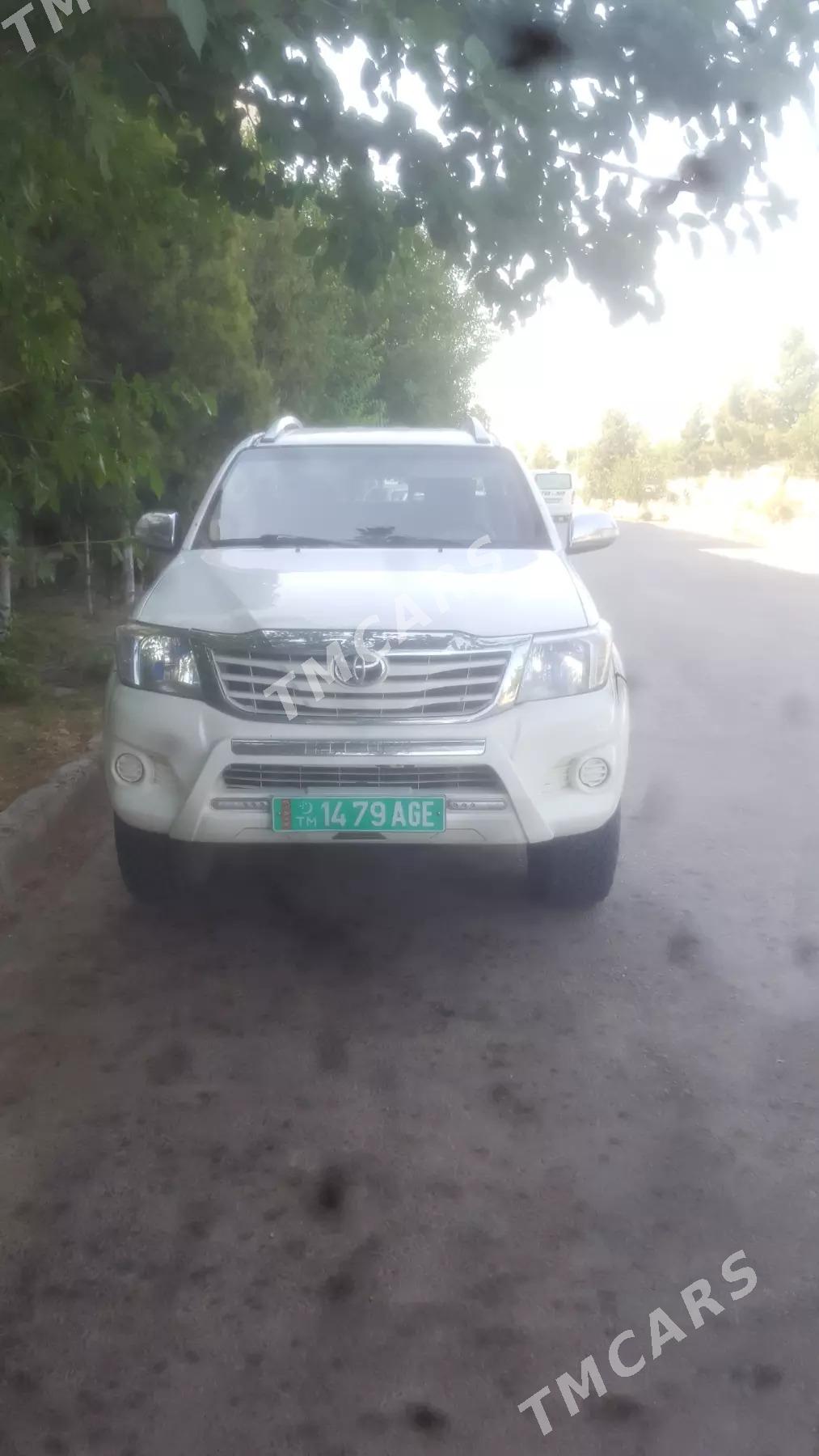 Toyota Hilux 2015 - 370 000 TMT - Aşgabat - img 4