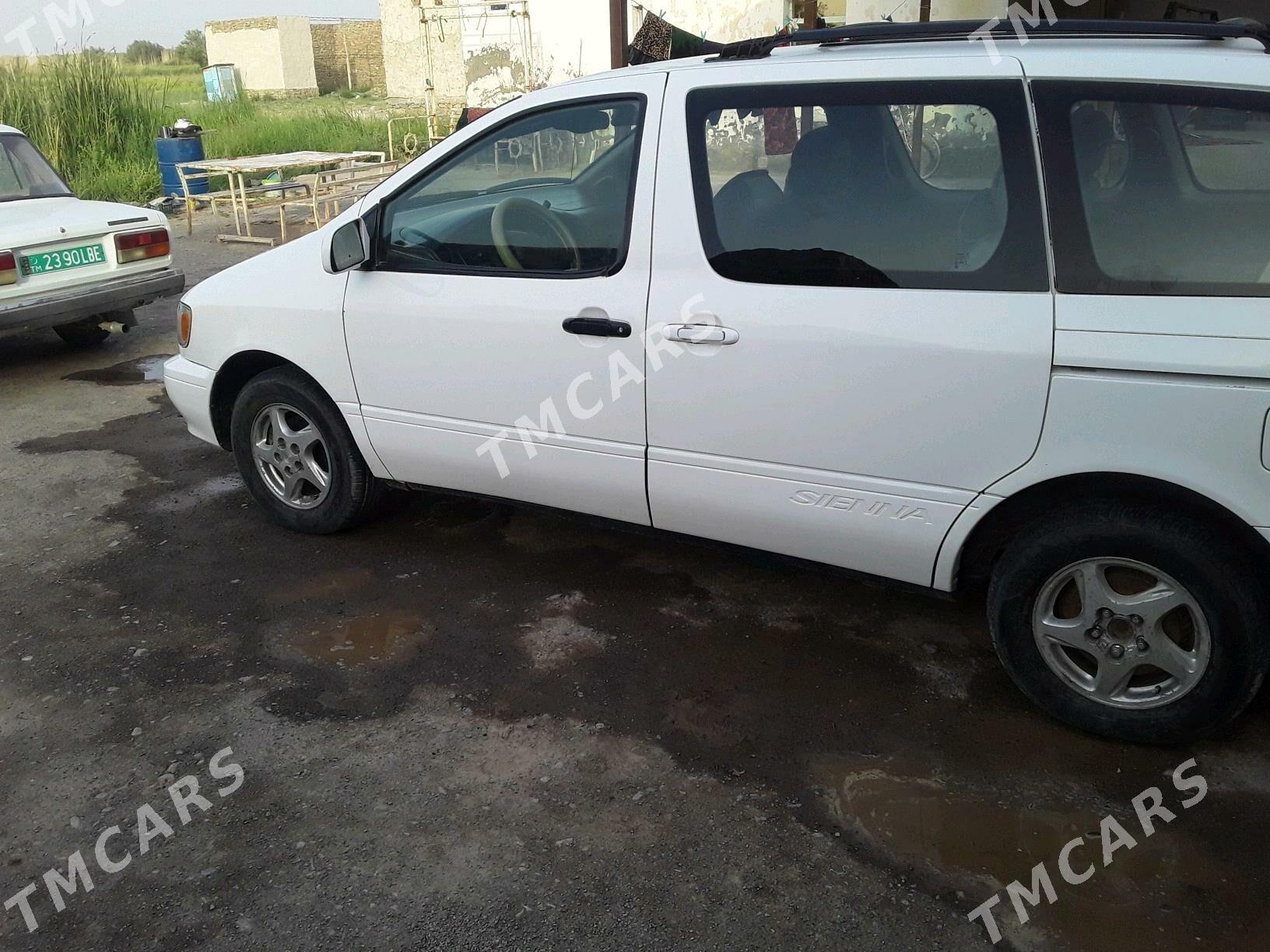 Toyota Sienna 2000 - 116 000 TMT - Койтендаг - img 3