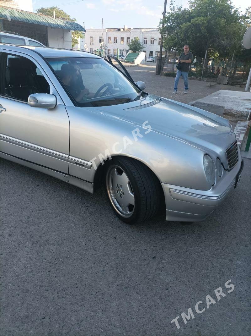 Mercedes-Benz E320 2001 - 98 000 TMT - Türkmenbaşy - img 2