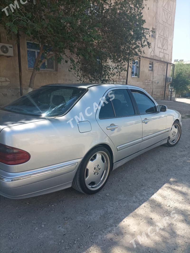 Mercedes-Benz E320 2001 - 98 000 TMT - Türkmenbaşy - img 5