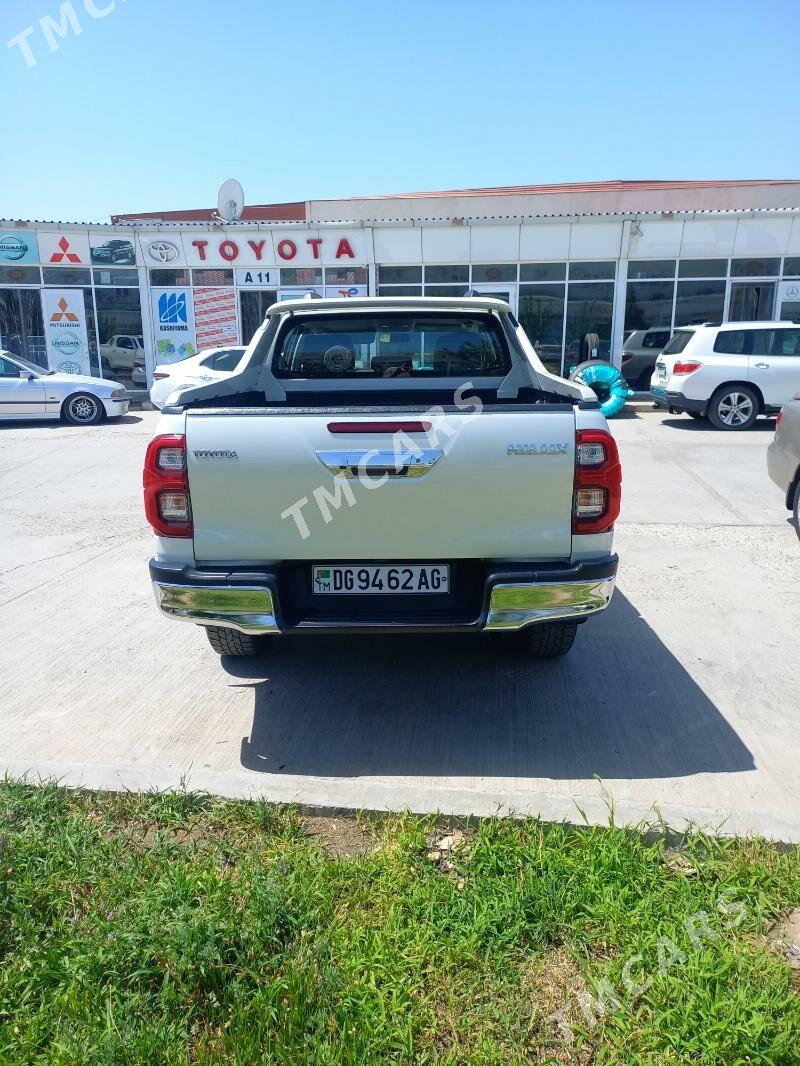 Toyota Hilux 2021 - 526 500 TMT - Aşgabat - img 3