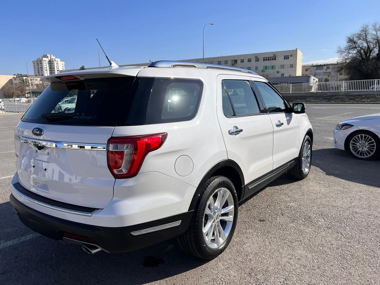 Ford Explorer 2019 - 409 500 TMT - Aşgabat - img 2