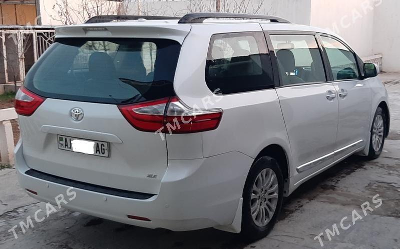 Toyota Sienna 2017 - 360 000 TMT - Херрикгала - img 3