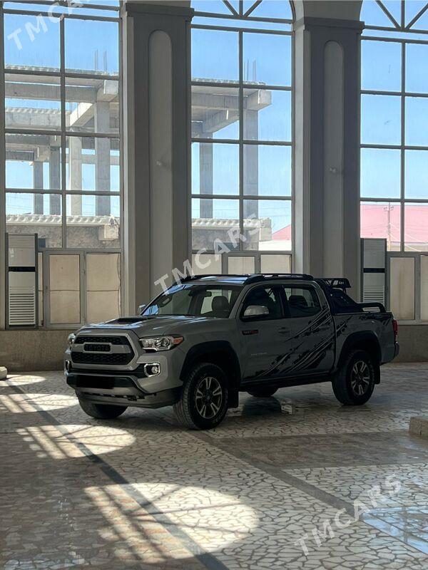 Toyota Tacoma 2018 - 500 000 TMT - Туркменабат - img 6