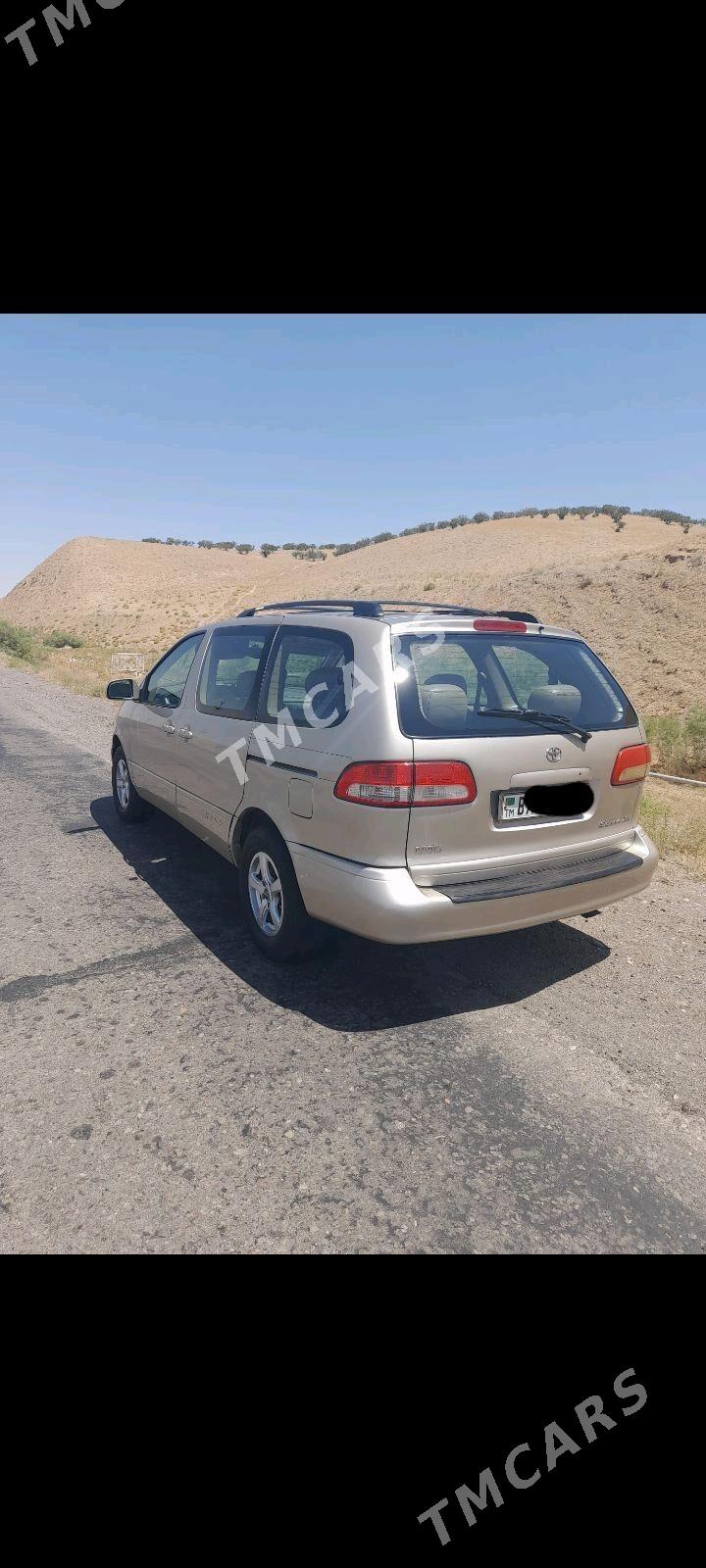 Toyota Sienna 2002 - 170 000 TMT - Serhetabat (Guşgy) - img 3