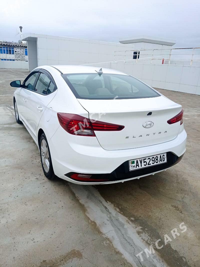 Hyundai Elantra 2019 - 220 000 TMT - Parahat 1 - img 2