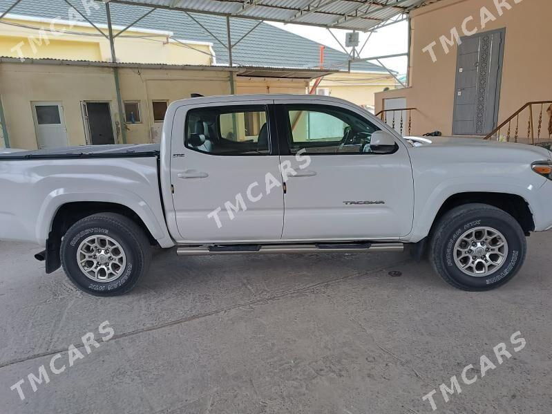 Toyota Tacoma 2018 - 340 000 TMT - Türkmenbaşy - img 3