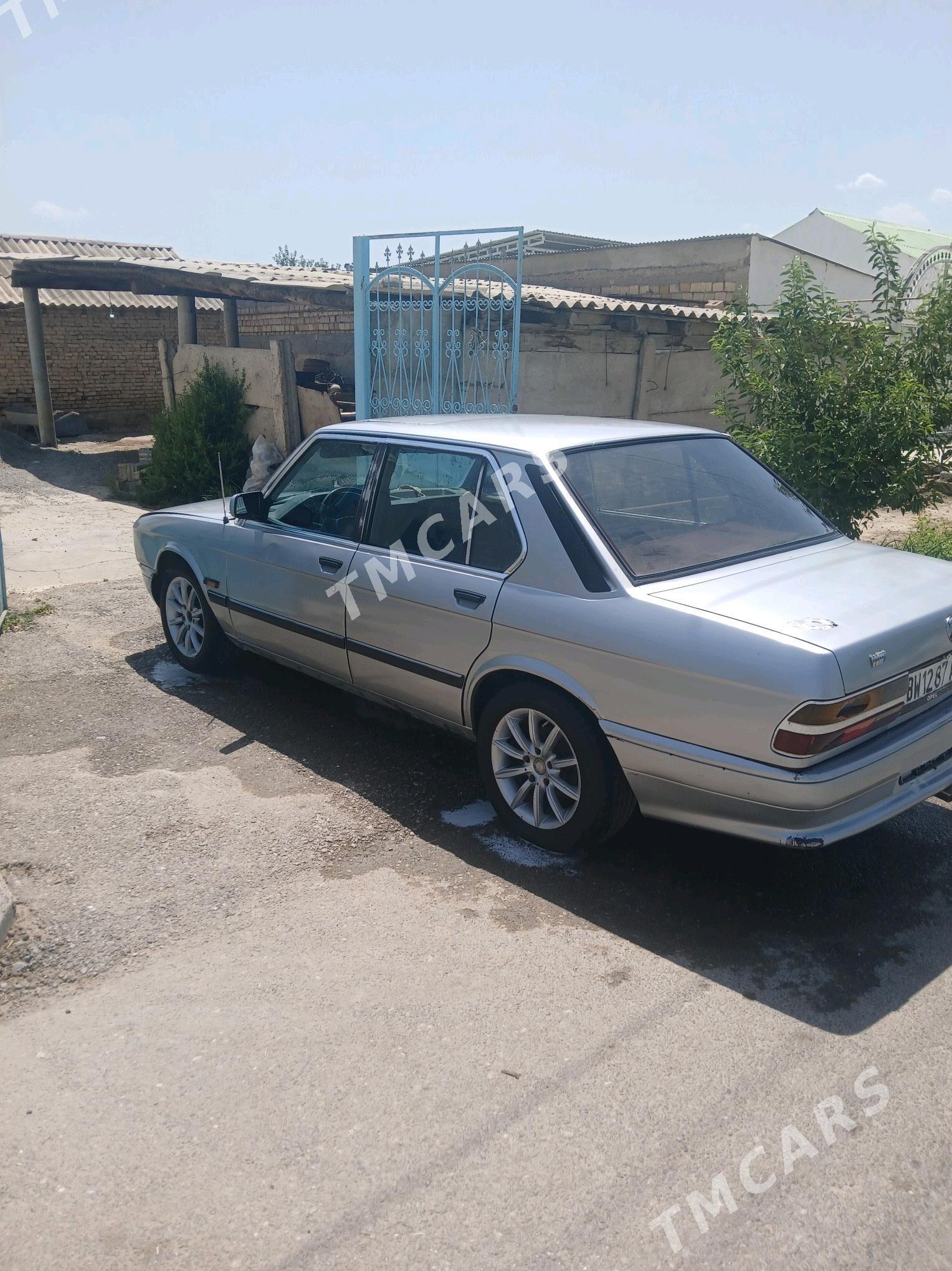BMW 525 1985 - 20 000 TMT - Бузмеин - img 2