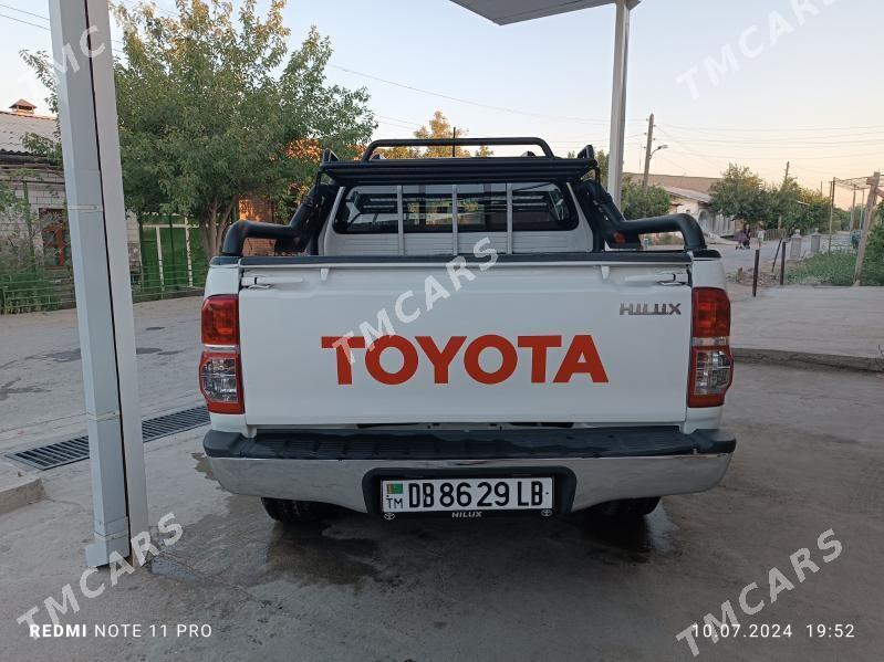 Toyota Hilux 2013 - 310 000 TMT - Türkmenabat - img 5