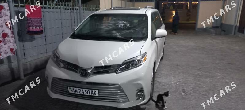 Toyota Sienna 2020 - 425 000 TMT - Гуртли - img 2