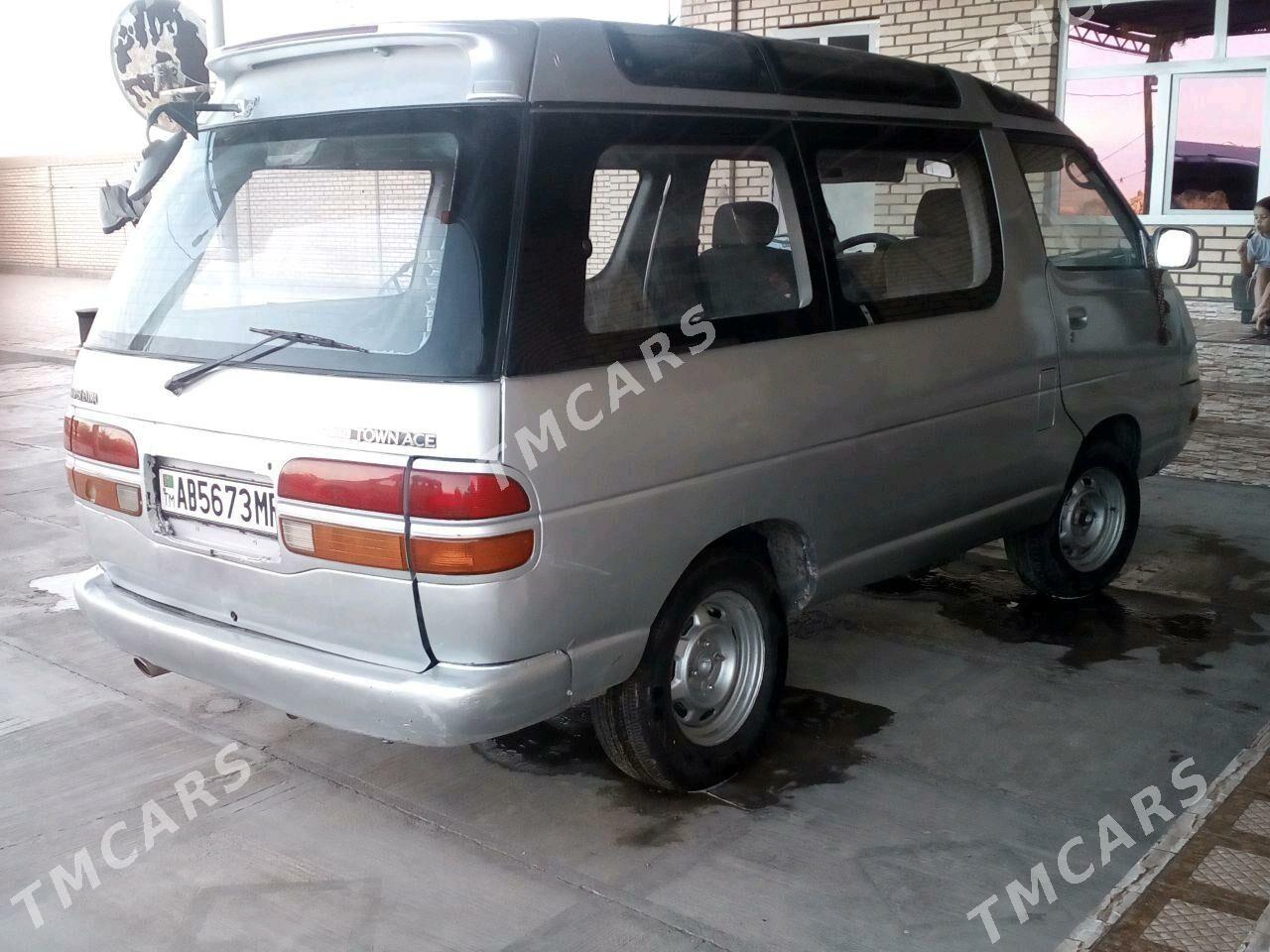 Toyota Hiace 1993 - 20 000 TMT - Байрамали - img 4