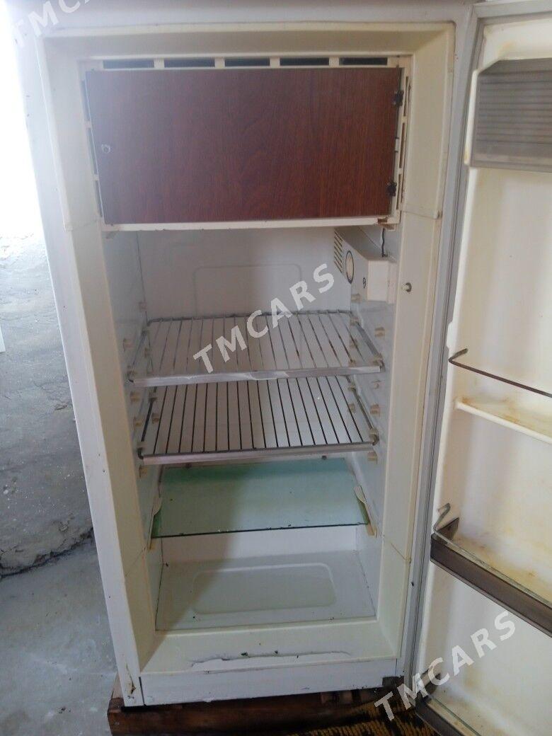 продам холодильник - Чарджоу - img 2