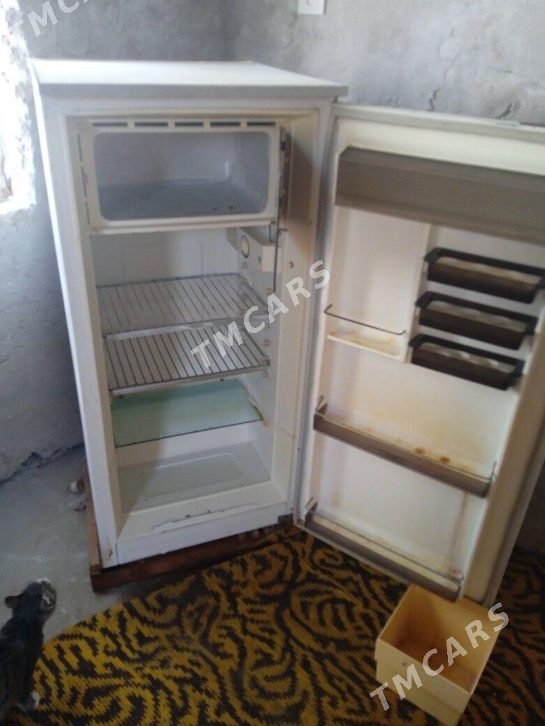 продам холодильник - Чарджоу - img 3