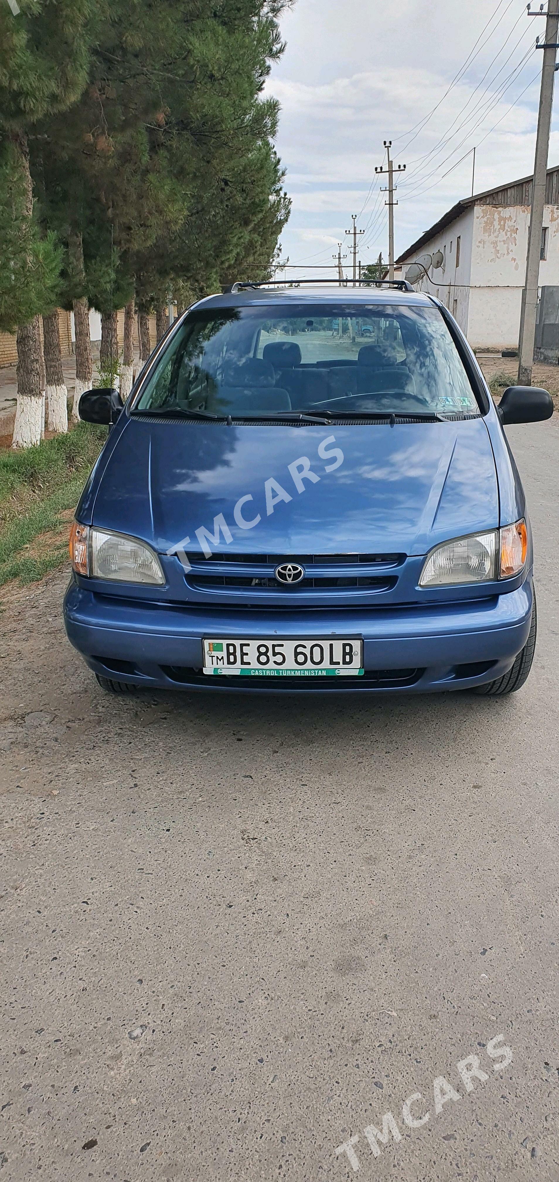 Toyota Sienna 2000 - 130 000 TMT - Туркменабат - img 2