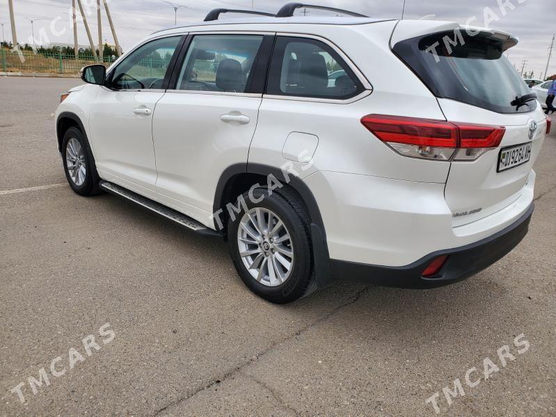 Toyota Highlander 2018 - 430 000 TMT - Бахарден - img 3