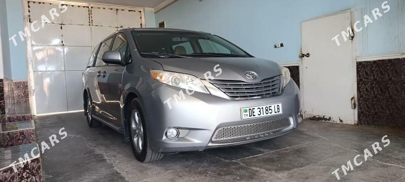 Toyota Sienna 2017 - 340 000 TMT - Туркменабат - img 5