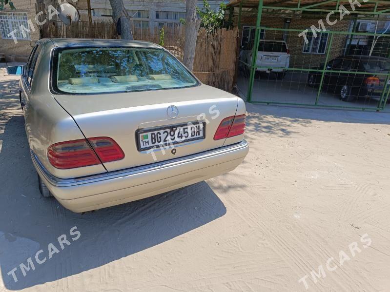 Mercedes-Benz E320 1999 - 90 000 TMT - Hazar - img 3