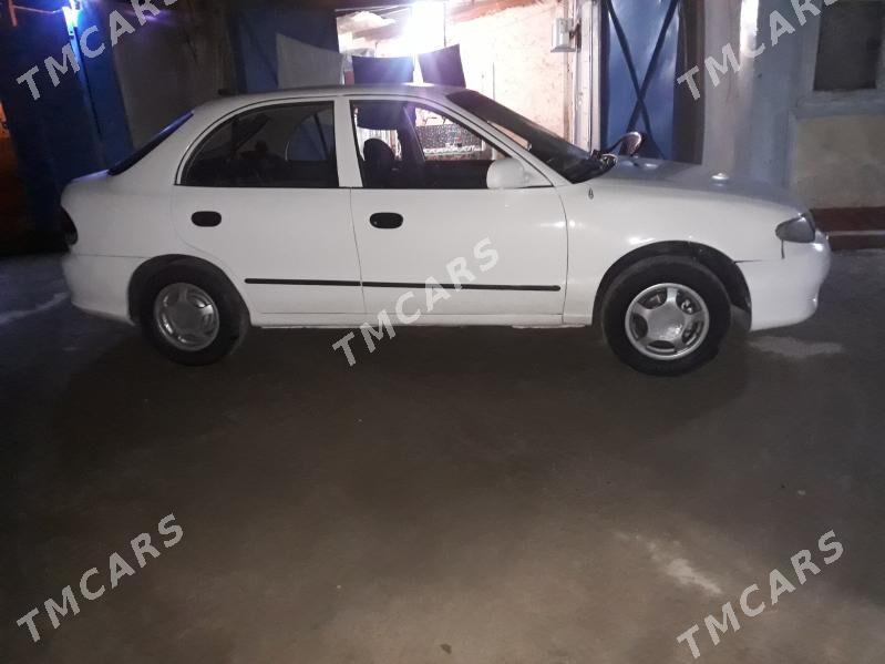 Hyundai Accent 1998 - 30 000 TMT - Кëши - img 5