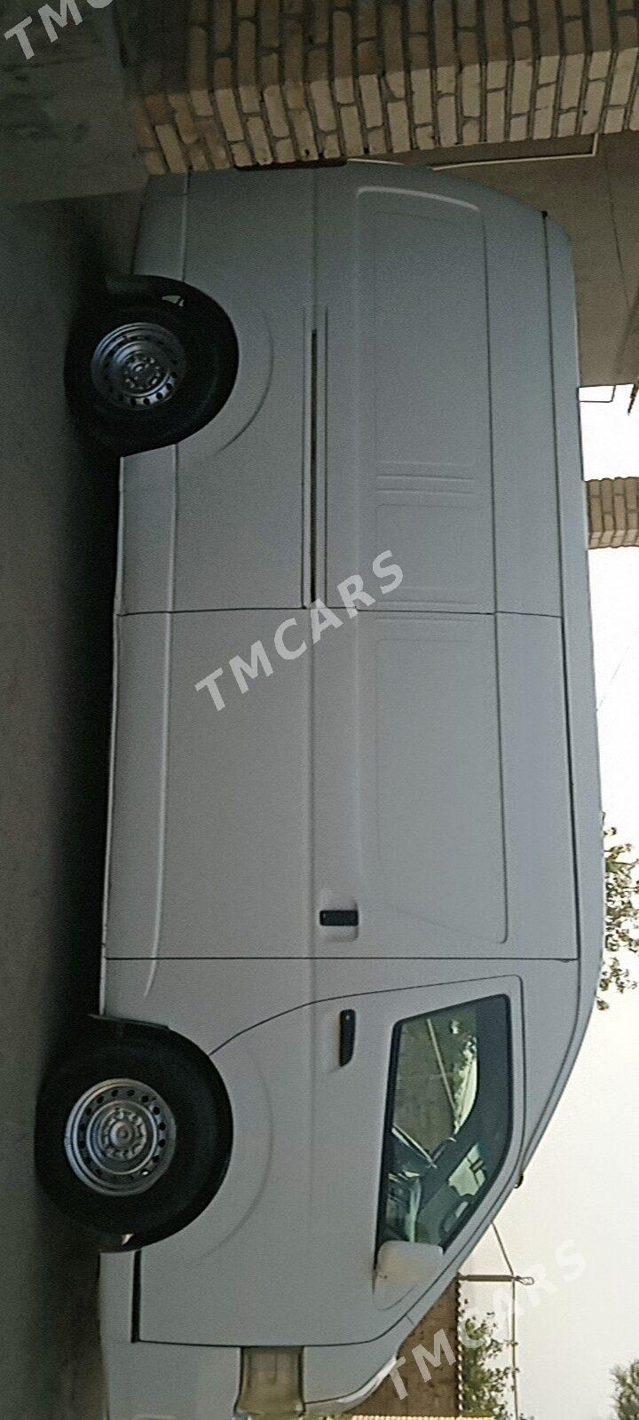 Toyota Hiace 2012 - 260 000 TMT - Magdanly - img 2