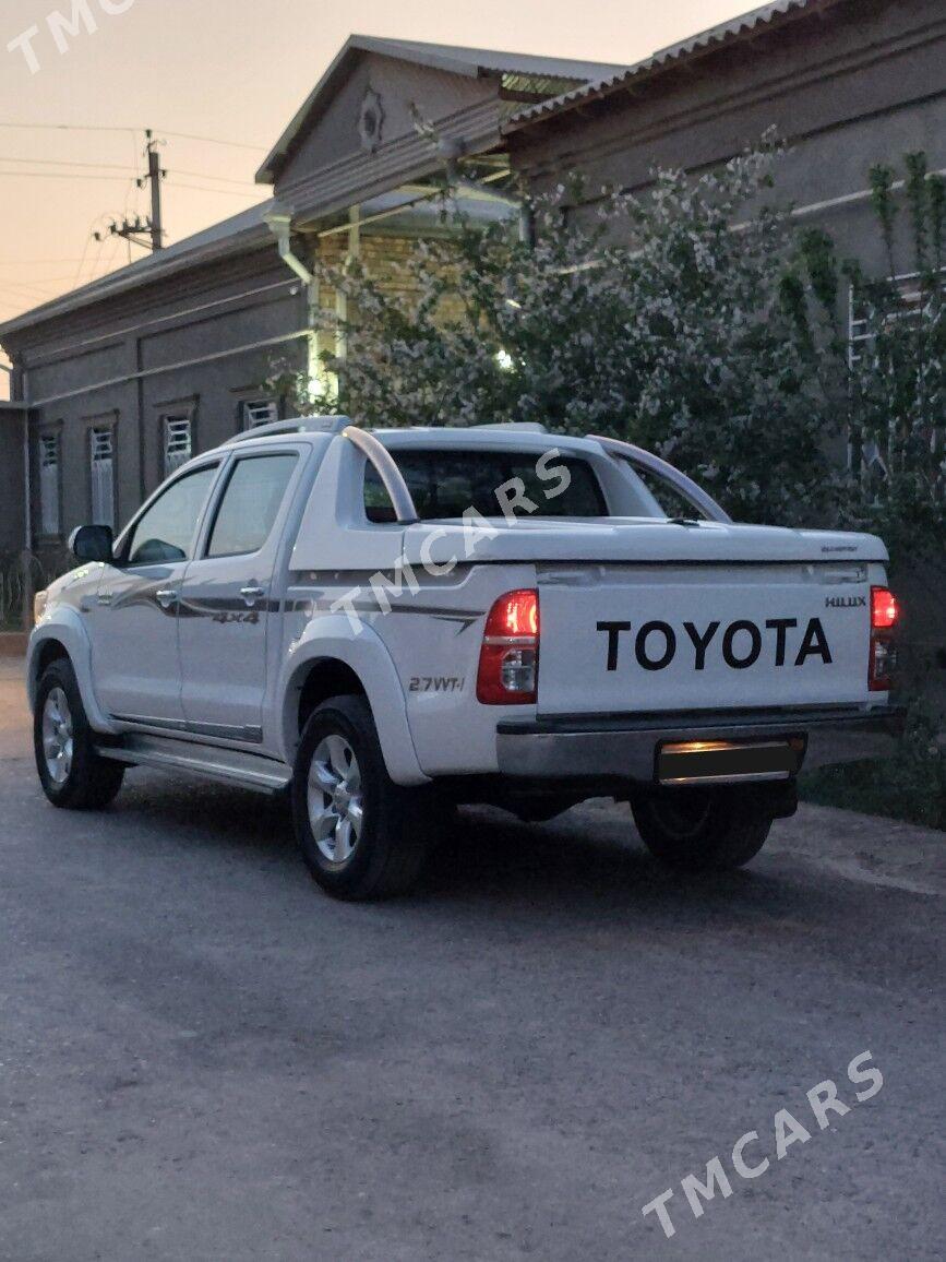 Toyota Hilux 2012 - 320 000 TMT - Мары - img 3