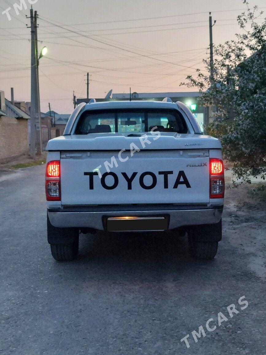 Toyota Hilux 2012 - 320 000 TMT - Мары - img 2