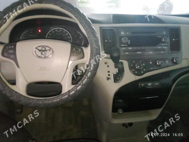 Toyota Sienna 2012 - 270 000 TMT - Чарджоу - img 3